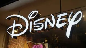 Disney aumenta ingresos con streaming y parques tras presentar resultados trimestrales