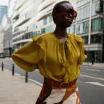 Zara apuesta por el amarillo, un color luminoso que gana terreno en los looks de otoño