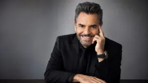 Eugenio Derbez durante un evento relacionado con su carrera internacional y su fortuna.