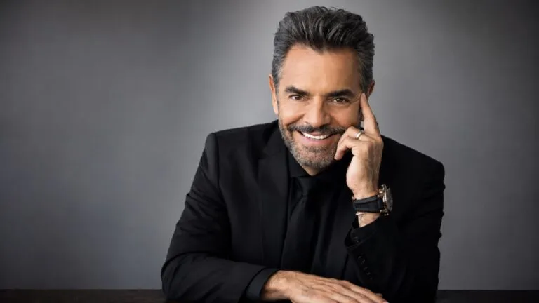 Eugenio Derbez durante un evento relacionado con su carrera internacional y su fortuna.