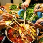 Happy Lamb Hot Pot en Polanco con caldos e ingredientes de cocina china para compartir en CDMX