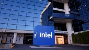 Intel prepara una oferta de acciones para financiar fábricas, maquinaria y oportunidades vinculadas con inteligencia artificial