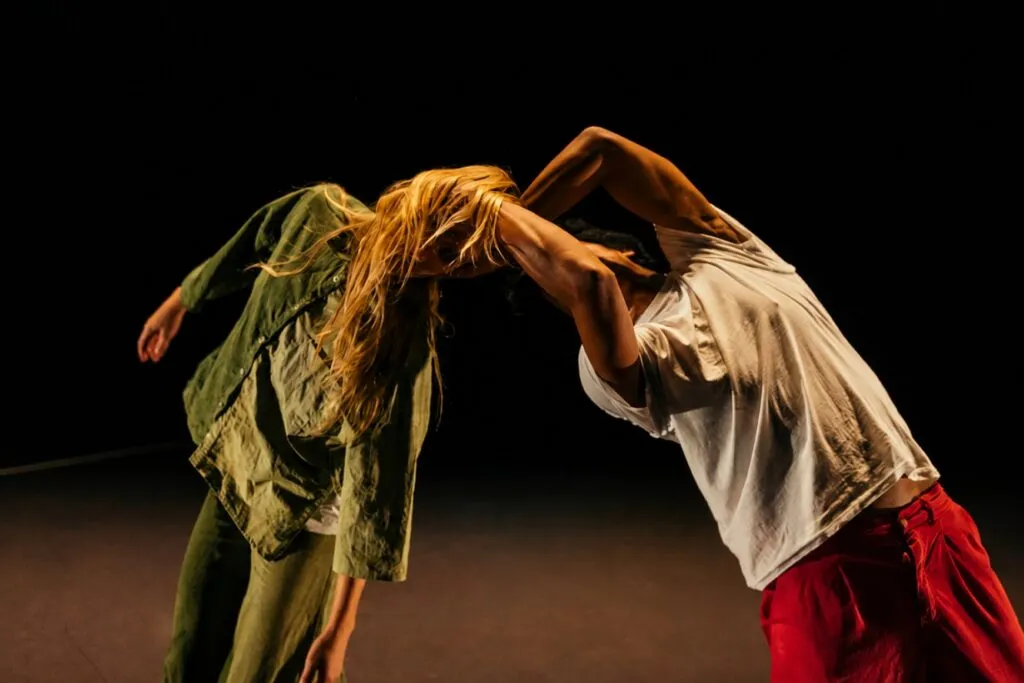 Escena inspirada en La dignidad del insecto, obra de Teatro UNAM que une ciencia, teatro y conciencia ambiental.