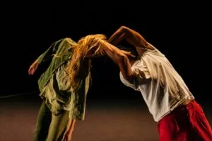 Escena inspirada en La dignidad del insecto, obra de Teatro UNAM que une ciencia, teatro y conciencia ambiental.