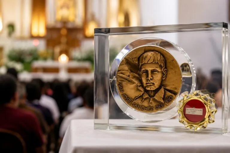 Reliquia de San Joselito durante una jornada de la comunidad católica en Nueva York dedicada al joven mártir mexicano