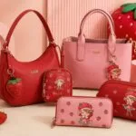 Cloe x Rosita Fresita llega a México con bolsos y accesorios que combinan nostalgia, diseño funcional y materiales veganos.