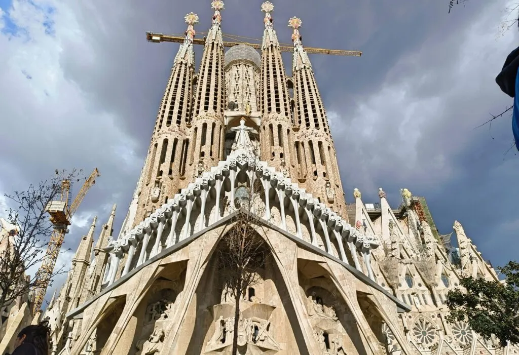 Sagrada Familia de Gaudí combina naturaleza, geometría y arquitectura en Barcelona