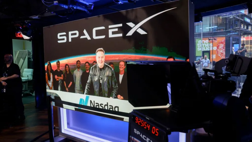 SpaceX aumenta ingresos con Starlink e inteligencia artificial tras su salida a Bolsa