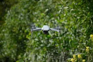 Tecnología agrícola aplicada en México con herramientas digitales para mejorar el uso de agua y suelo en cultivos