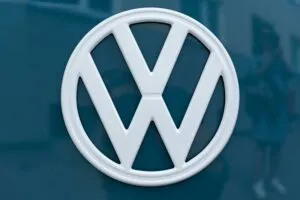 Aumento salarial de Volkswagen para trabajadores de Puebla con nuevas prestaciones laborales.