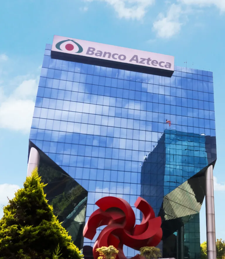 Banco Azteca y Grupo Salinas transparentan balances fiscales ante el SAT