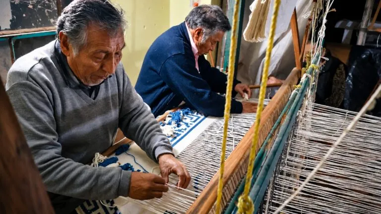 Arte textil con lana elaborado artesanalmente por una familia de Hidalgo, México