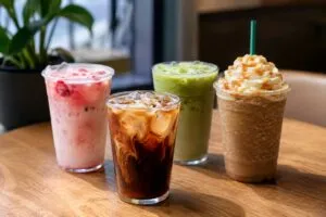 Bebida de Starbucks y opciones personalizadas relacionadas con diferentes fechas de nacimiento.