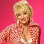 Dolly Parton convirtió su trayectoria musical en una marca vinculada con entretenimiento, turismo, negocios y proyectos sociales.