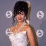 Legado de Selena Quintanilla representado con música, moda, licencias y artículos oficiales vinculados con su marca familiar.
