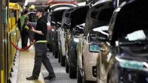 Jaguar Land Rover prepara recortes de empleo ante la caída de ventas y el aumento de costos