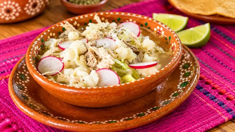Pozole blanco representa consumo y tradición durante septiembre