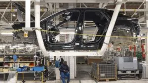 Stellantis suspenderá temporalmente la producción en tres fábricas de Francia por la escasez de baterías