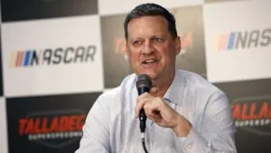 Steve O’Donnell impulsa el crecimiento de NASCAR mediante streaming, cine y expansión internacional