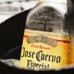 Tequilera Cuervo enfrenta una caída bursátil y menores ventas de tequila durante 2026