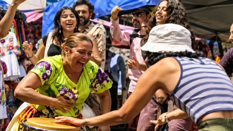 Tianguis Desk lleva música independiente a mercados de México y convierte calles de Veracruz en escenarios culturales