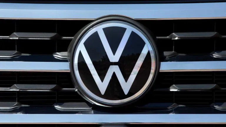 Volkswagen y Audi revisarán millones de vehículos por un posible problema de corrosión en componentes del sistema de dirección.