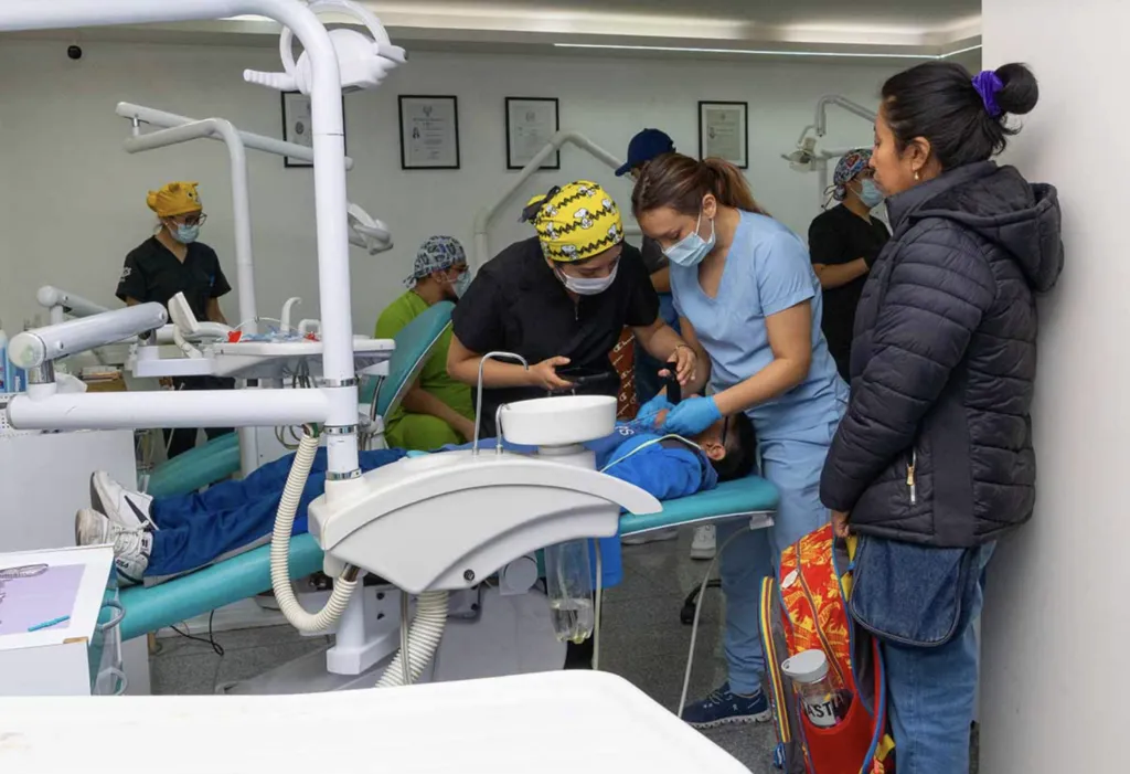Corporativo Kosmos a través de Fundación Pablo Landsmanas en conjunto con Centro SUMA colaboran en cirugías y atención integral infantil.