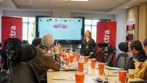 Elektra refuerza seguridad y calidad ensamblando un millón de motos