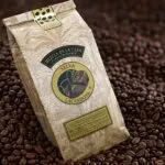 Café de la Selva Lacandona junto con cacao y miel producidos y comercializados desde Chiapas.
