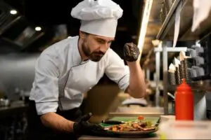 Día del Chef reconoce a los profesionales que impulsan la creatividad y calidad dentro de la industria gastronómica.