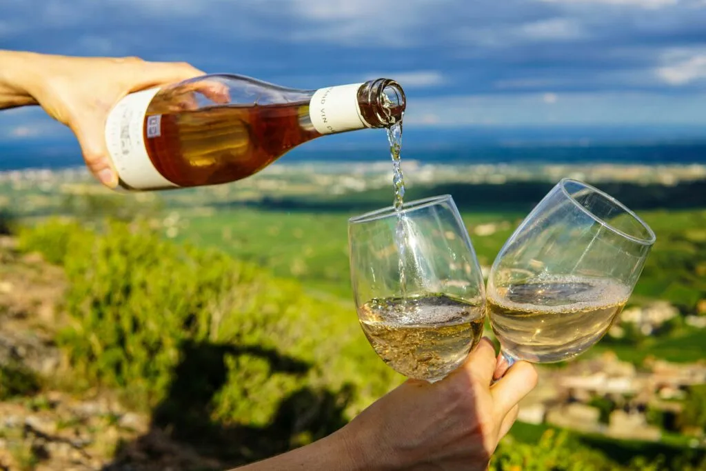Día del Vino Mexicano reúne catas, maridajes y experiencias para promover las etiquetas nacionales durante octubre.