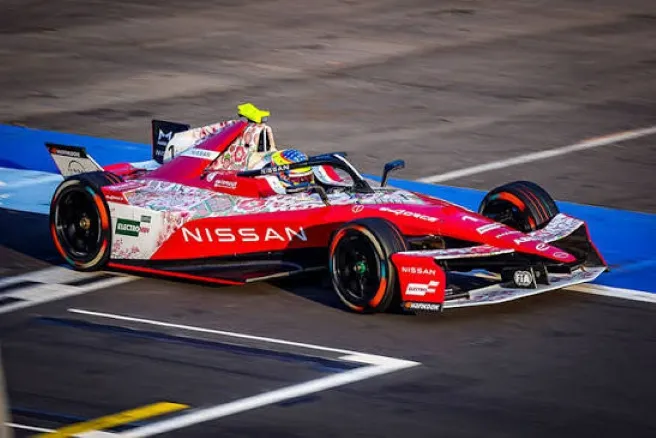 Monoplaza eléctrico Nissan GEN4 preparado para la nueva temporada de Fórmula E.