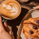 Café mexicano preparado con granos cultivados por familias productoras de diferentes regiones del país