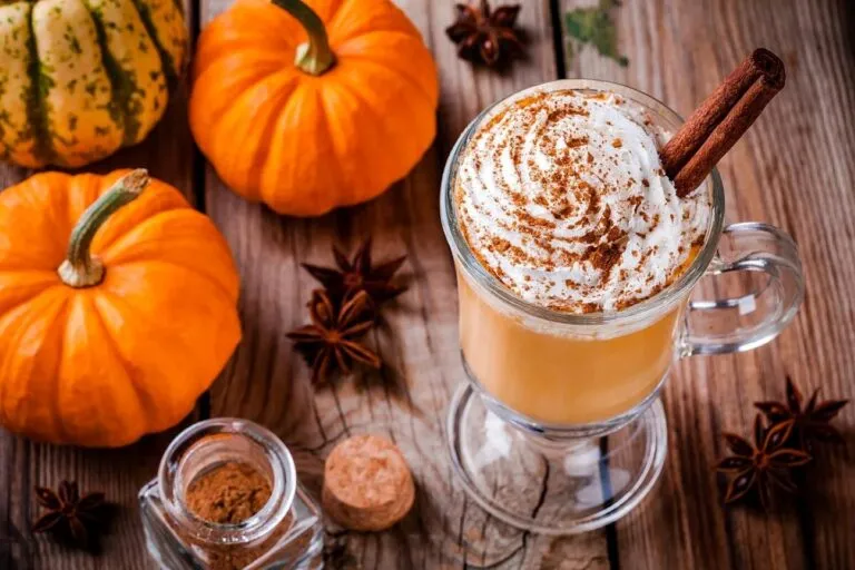 Pumpkin Spice Latte regresa a las cafeterías de Dubái como parte de una estrategia comercial basada en productos de temporada.