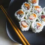 Cocina nikkei en Perú gana reconocimiento con restaurantes que combinan tradición japonesa, sabores locales e innovación.