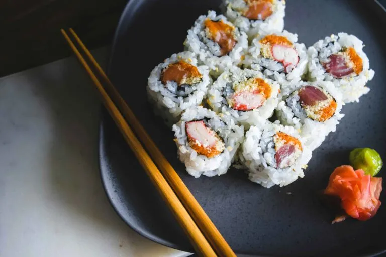 Cocina nikkei en Perú gana reconocimiento con restaurantes que combinan tradición japonesa, sabores locales e innovación.