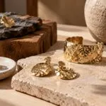 Set de Joia reúne joyería contemporánea y oficios artesanales para desarrollar nuevas piezas mediante colaboración e innovación.